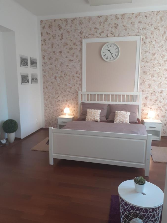 Ubytovani Na Spravnem Miste Znojmo Exteriör bild